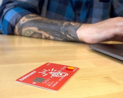 5 причин полюбить дебетовую карту Лайфхакера и «Тинькофф»